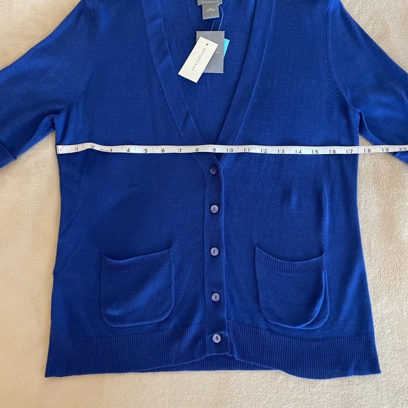 Ann Taylor Lightweight V-Neck Button Sweater - Size M - Picture 6 of 12